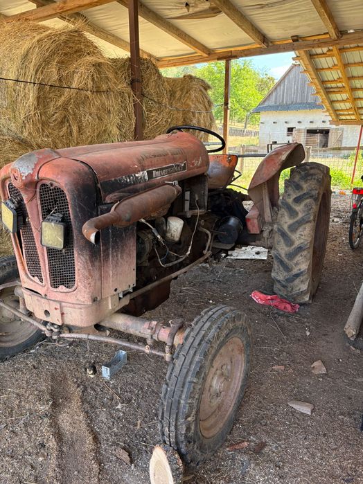 vand tractor universal 445