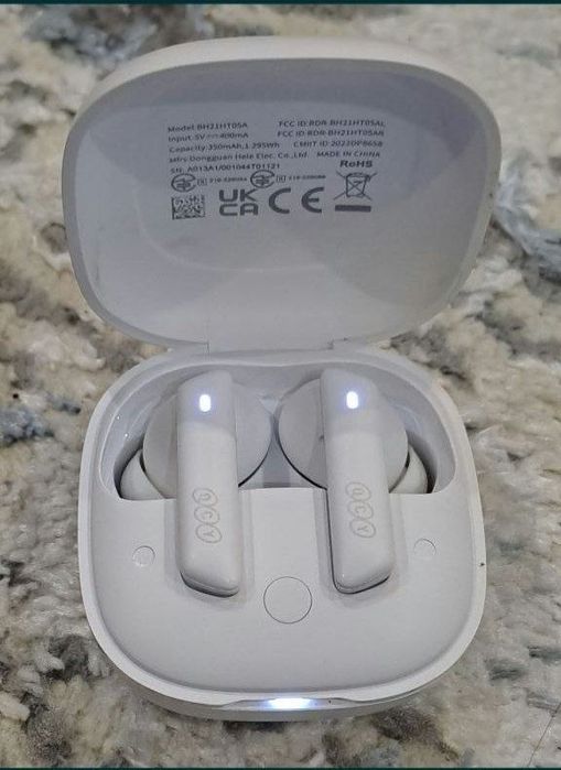 airpods sensorli 6 ta mikrofonli koreyadan kelgan 
holati yang