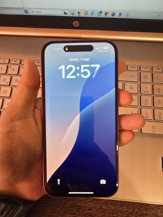 iPhone 16 Roz, 128GB, baterie 98%, stare excelentă