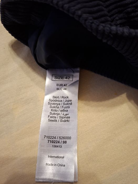 Vand o fusta pentru femei