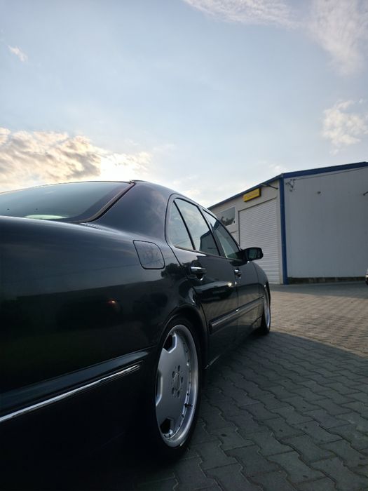 Mercedes-Benz E430 W210