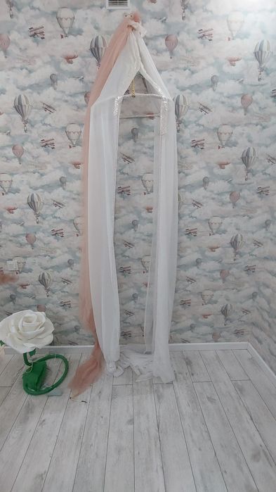 Занавеска над кроватью