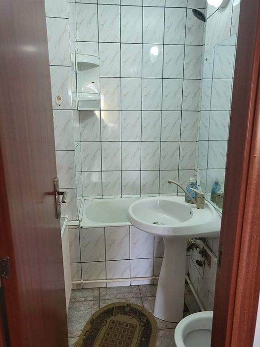 Apartament 3 camere etaj 2