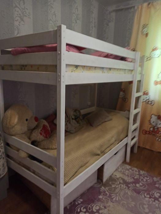 Продам двухяростную кровать