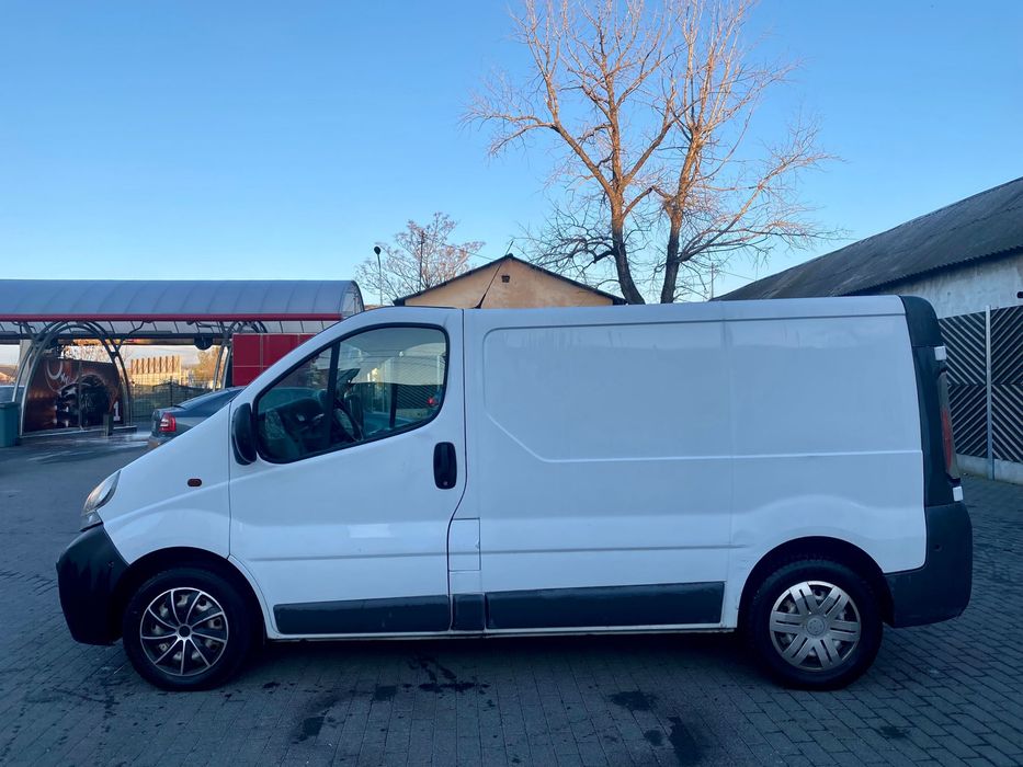 Vand Nissan PrimaStar ( Opel Vivaro - Renault Trafic , acelasi model )