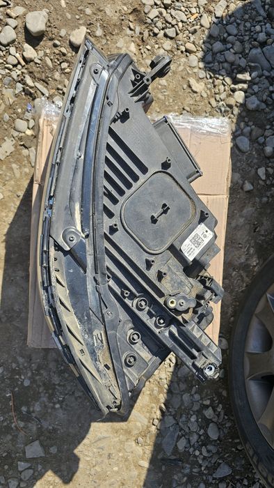 Far Passat B8/Stanga