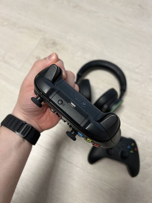 Pachet Complet Xbox Series X 1TB - 2 Controllere + Căști Wireless Microsoft + Eneloop Pro