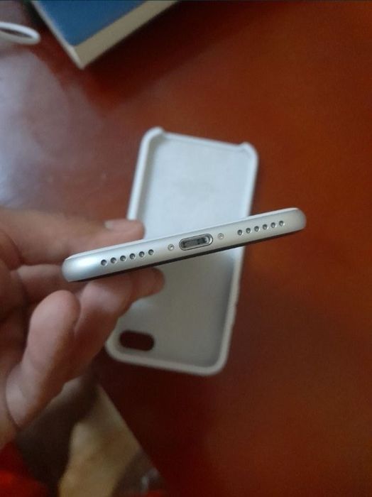iphone xs max.   iphone se3