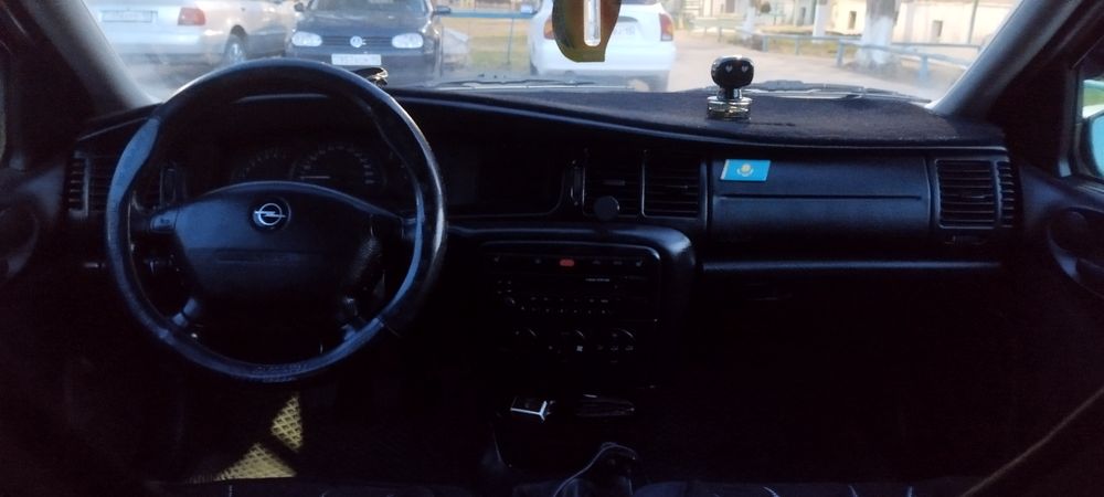 Опель вектора б 2002год