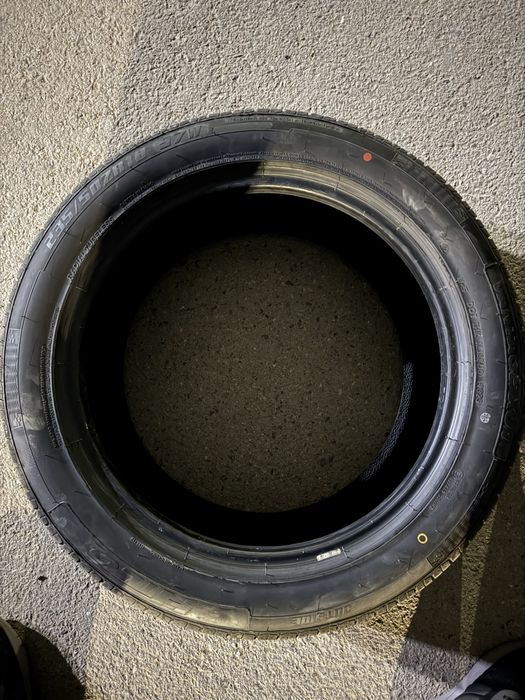 Продам резину 235 50 р18