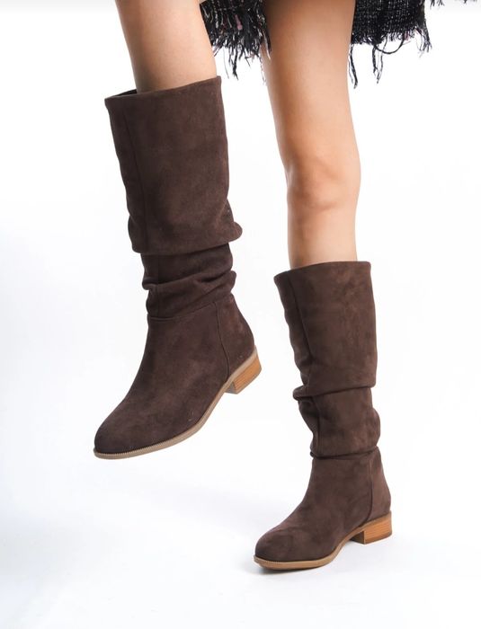 Кафяви велурени ботуши