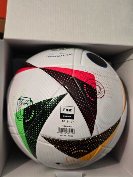 Promo футболни топки и вратарски ръкавици Adidas