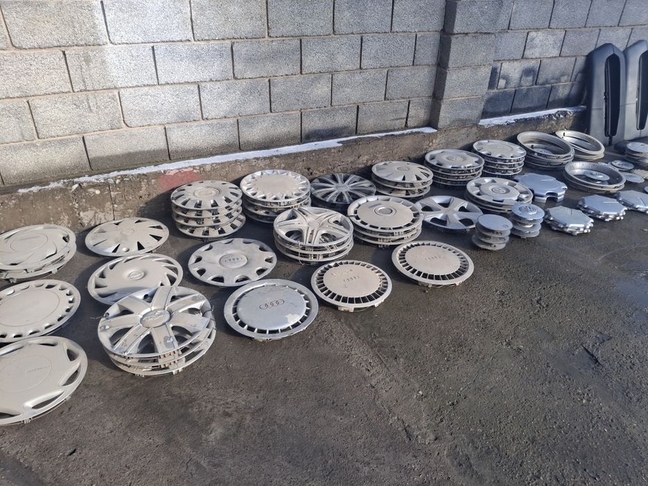 Продам колпаки разные.