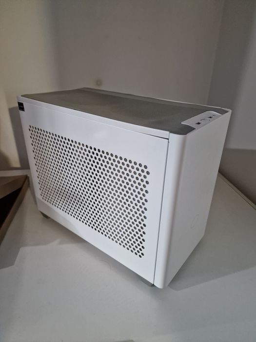 Vand sau schimb carcasa CoolerMaster NR200P alba