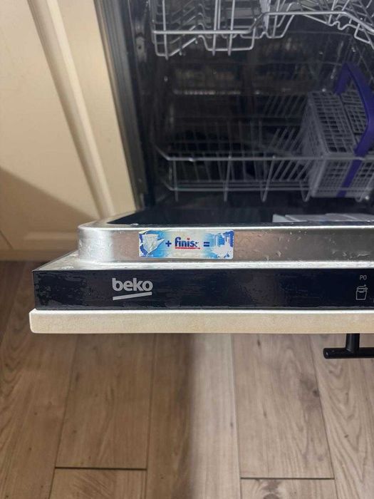 Встроенная посудамойка