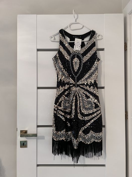 Rochie neagră cu franjuri si paiete