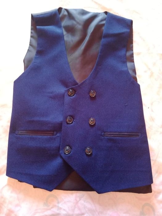 Продам костюм тройка на мальчика