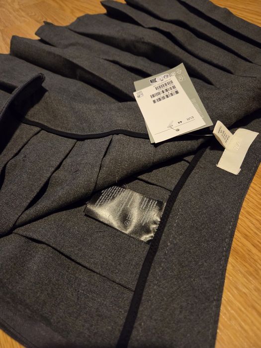 44/L H&M сива плисирана къса пола