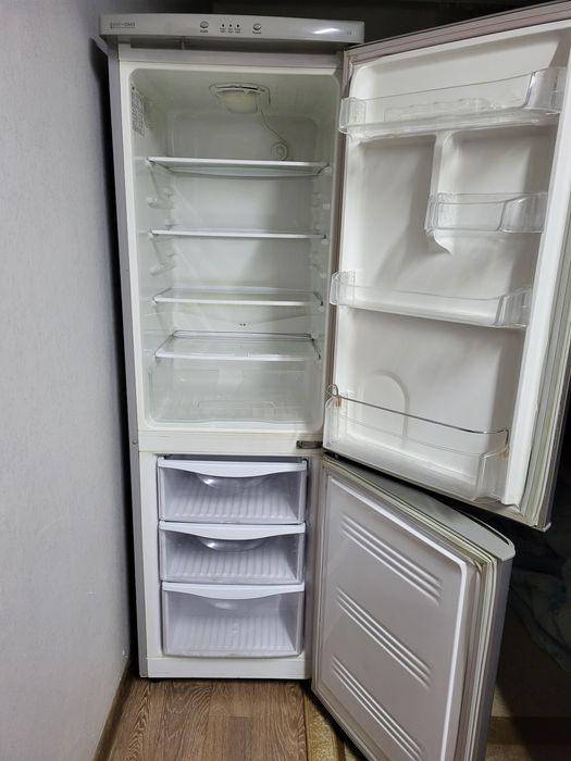 Продам холодильник
