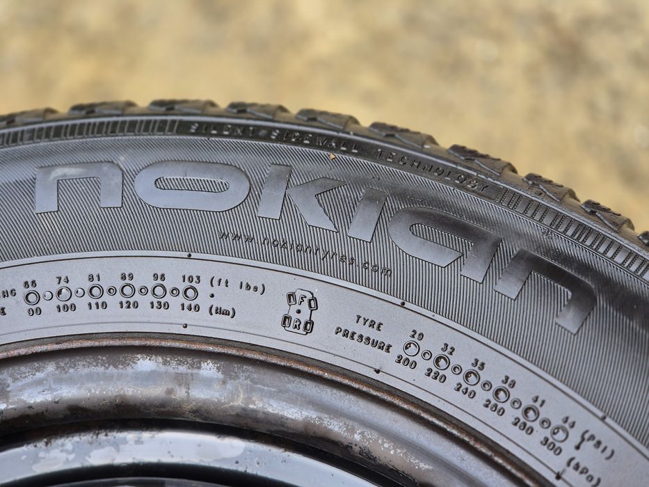 Vând roți iarna jenți tablă + anvelope Nokian