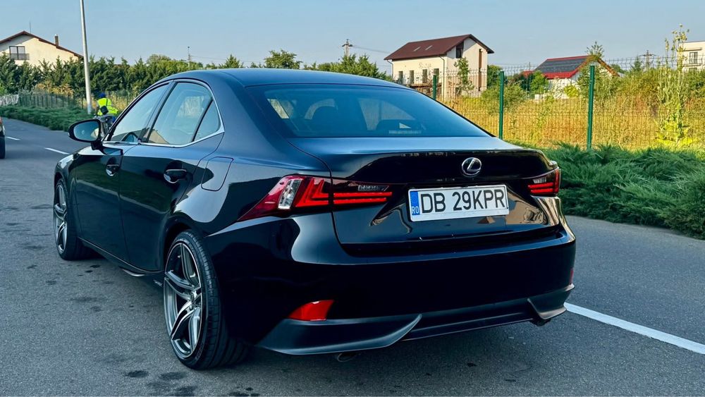 Lexus IS300h  2.5hybrid