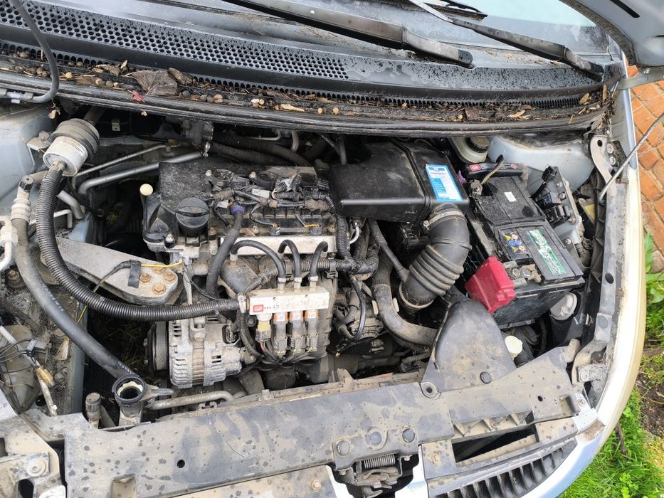 На части Mitsubishi Colt