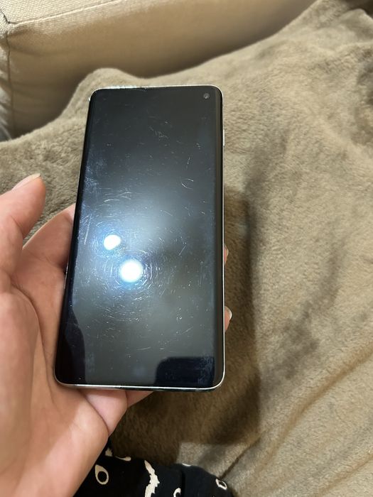 Samsung S10-батерията не държи.