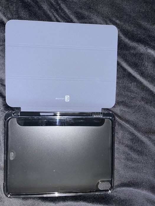 Калъф за iPad Air 11” (M3/M2), iPad Air 10.9” (4th и 5th Gen) и iPad Pro 11” (1st Gen)