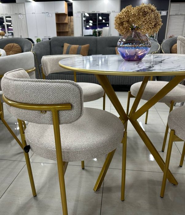 Обеденный стол и стулья по акции