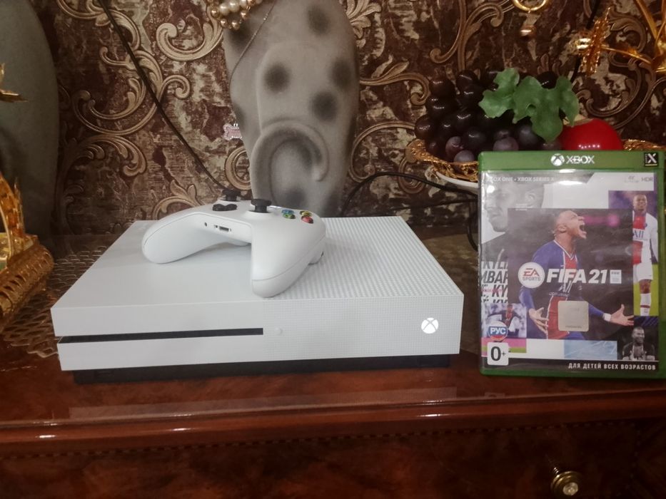 Продам Xbox one s 1 Tb