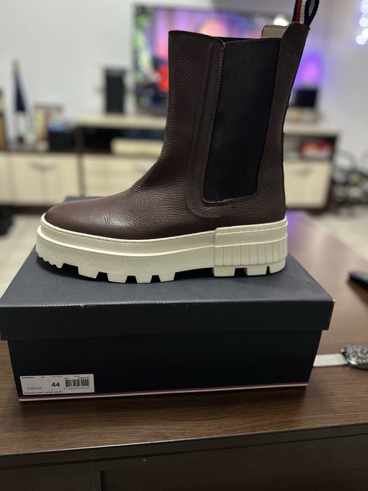 Ghete Tommy Hilfiger piele naturala marimea 44. noi in cutie