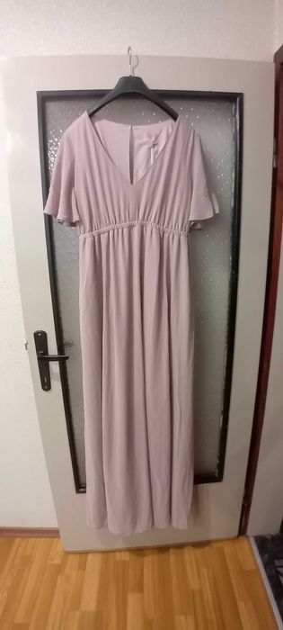 Продавам официална рокля