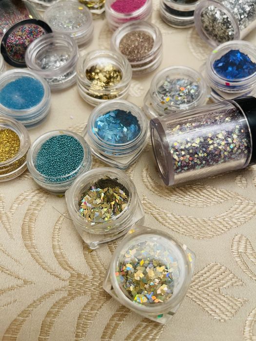 Set 24 borcanase, sclipici foite metalice bilute machiaj manechiura