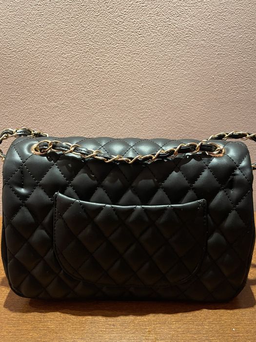 Geanta Chanel neagra 25cm x 15cm