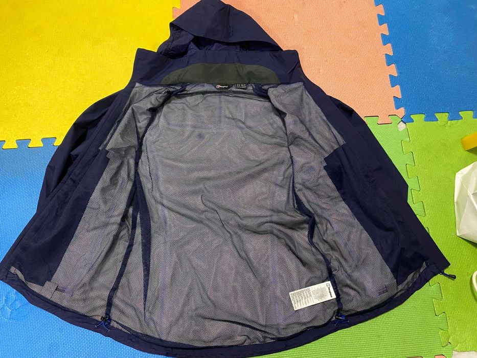 ''Berghaus GORE-TEX''оригинално дамско водоустойчиво яке М размер