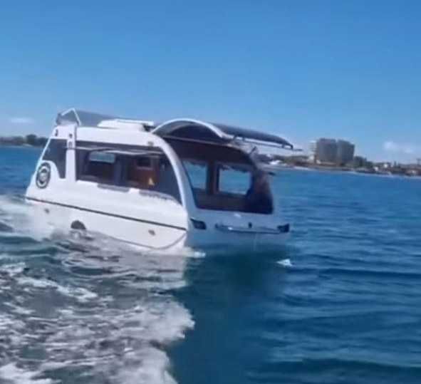 дом на колесах, катамаран, катер, домик плавучий, амфибия