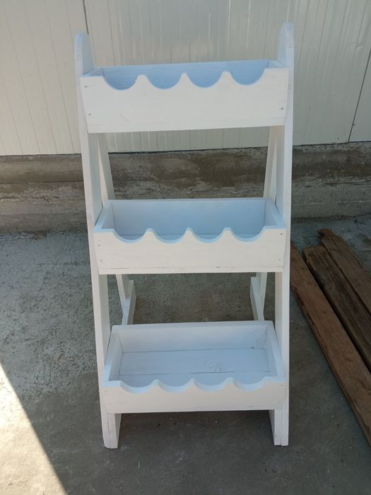 Цветарници от масивна дървесина