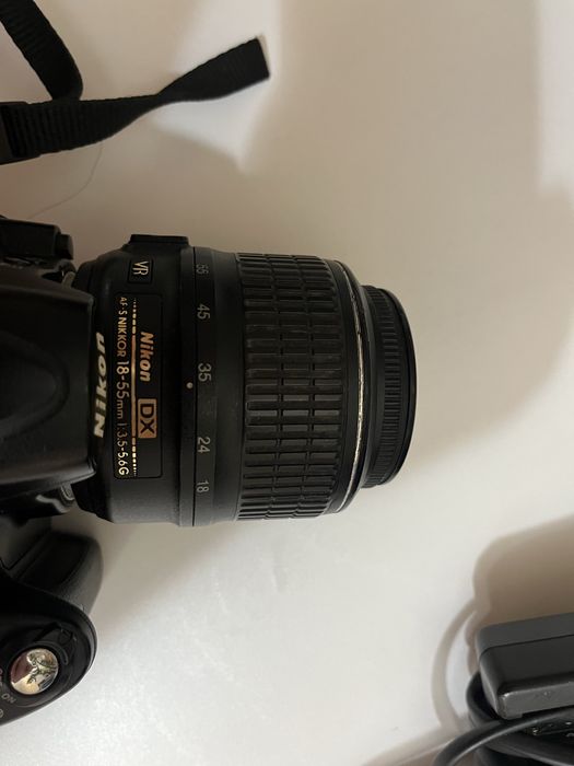 Nikon D5000 в хорошем состоянии.
