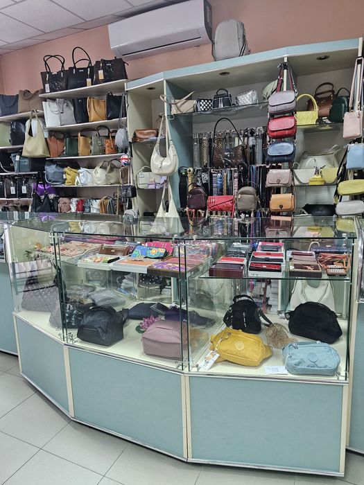 Витрина "куб скошенный"