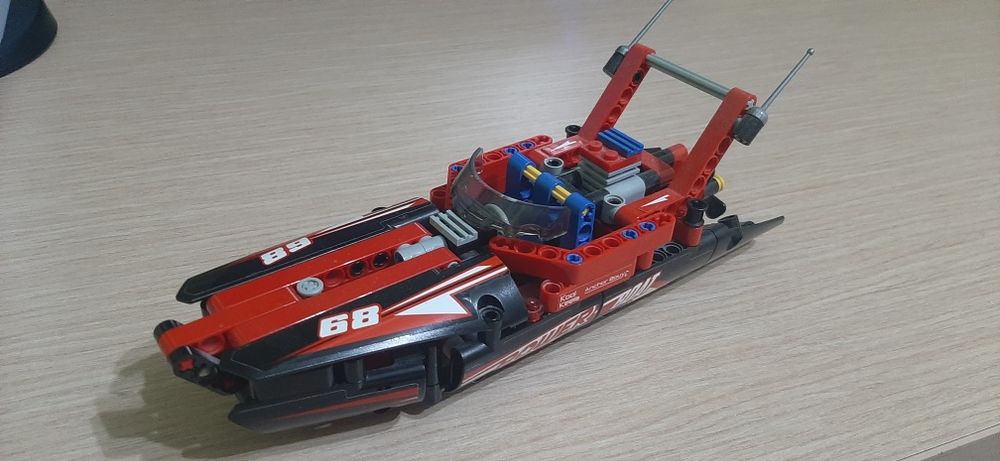 Продам оригинальный лего катер