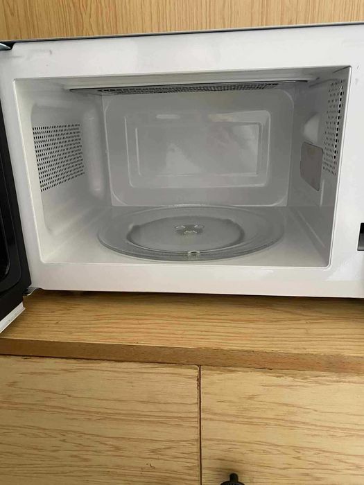 Cuptor cu microunde MYRIA