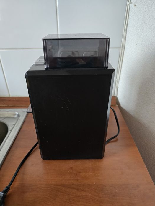 Кофемолка Delonghi KG79