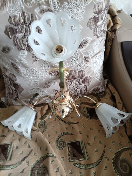 Продам вешалку и люстру