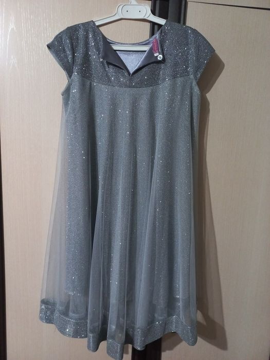 Продам нарядные платья на девочку