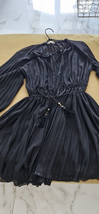 Къси, черни рокли Zara
