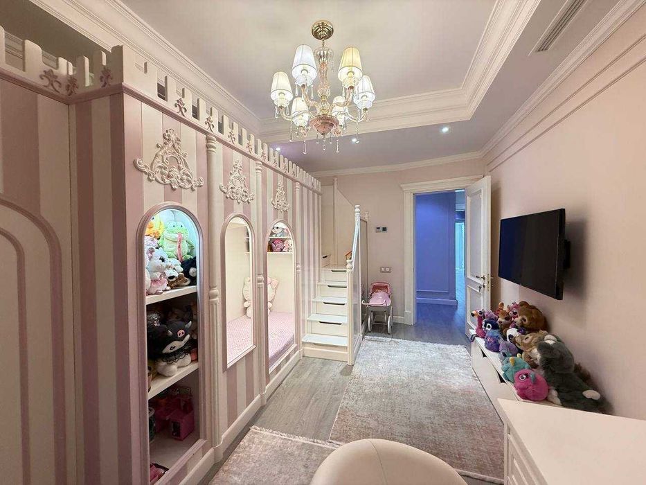 ор-р: Текстильная больница
4/0-1/9 (дуплекс)
164 м² (кирпичный дом)