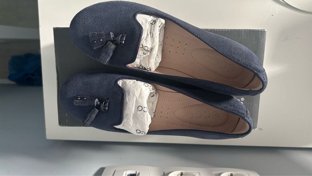 Продам новую обувь Ecco для девочки, размер 33