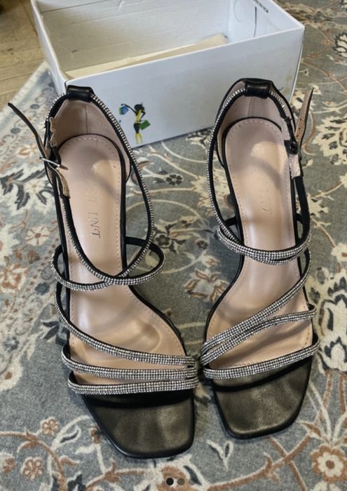 Pantofi eleganti cu strasuri