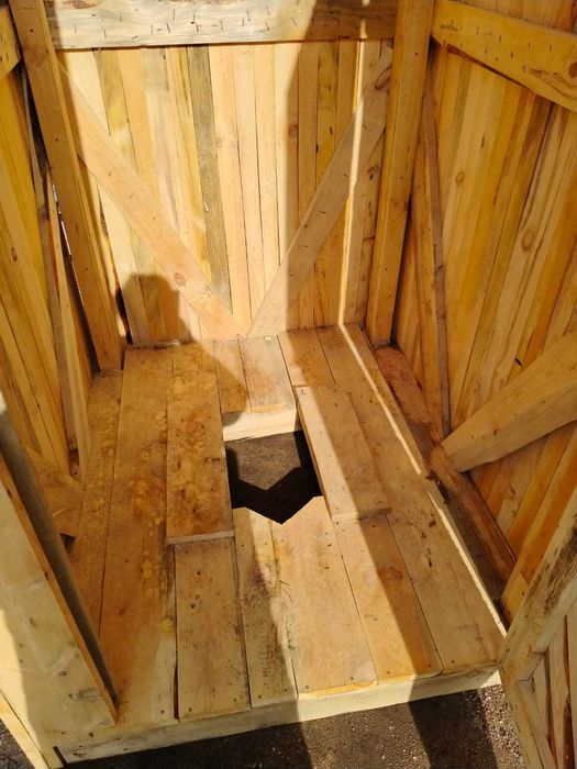 Туалет уличный деревянный