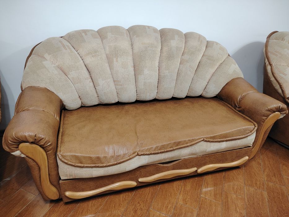 Urgent vind Canapea extensibila și 2 fotolii